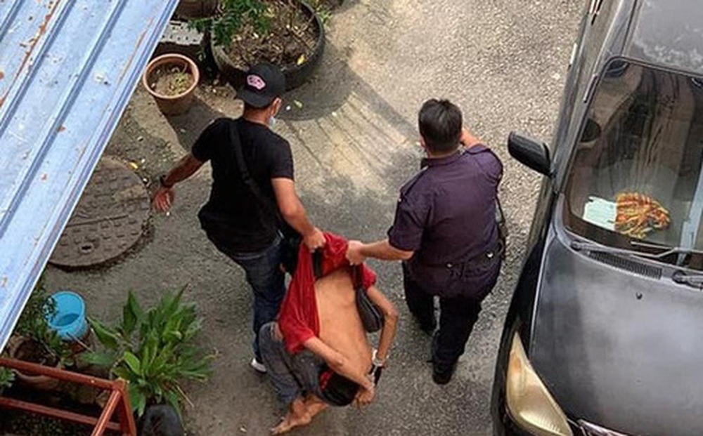Đau khổ sau cuộc ly hôn với vợ, người đàn ông dùng dao đâm con gái 18 tháng tuổi khiến cộng đồng phẫn nộ