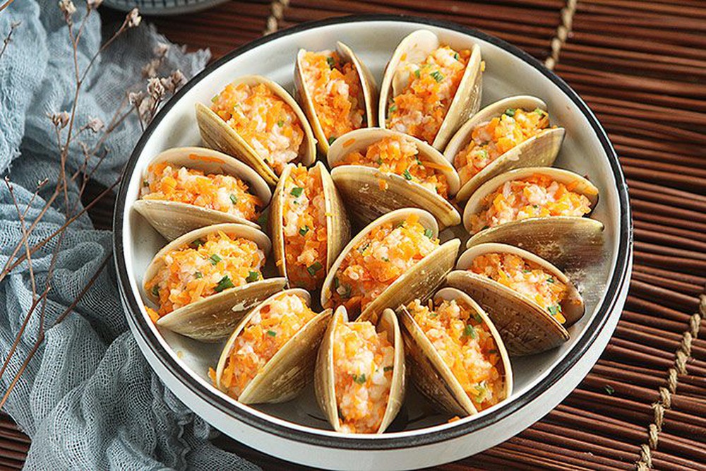 Vợ trổ tài làm ngao nhồi tôm thịt, chồng ăn ngỡ như đang trong nhà hàng - Ảnh 3.