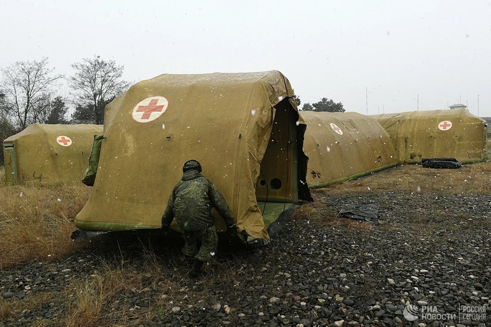 Cận cảnh quân đội Nga triển khai bệnh viện dã chiến ở Nagorno-Karabakh - Ảnh 1.