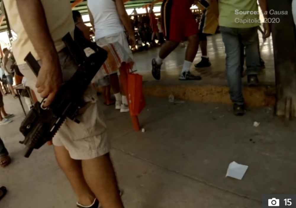 Bên trong nhà tù nguy hiểm nhất thế giới, tù nhân tự do cầm súng và lựu đạn, bán ma túy - Ảnh 2.