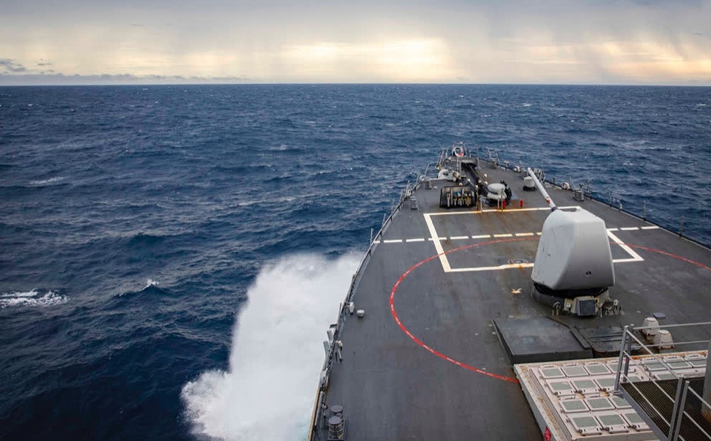 Trung Quốc xua tàu chiến Mỹ ở biển Đông