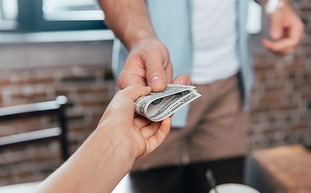 Cha bị tử hình, bé gái 9 tuổi phải gánh khoản nợ hơn 1,9 tỷ đồng khiến ai nấy phẫn nộ