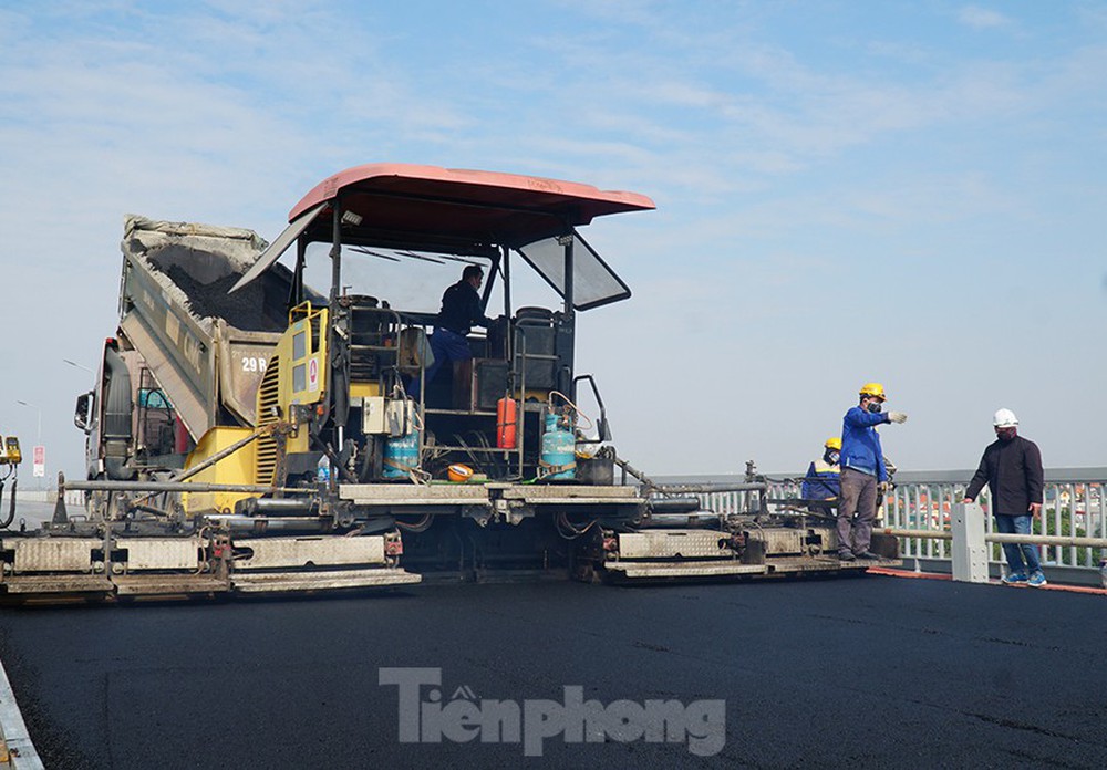 Cận cảnh đại công trường sửa chữa mặt cầu Thăng Long trước ngày thông xe - Ảnh 8.