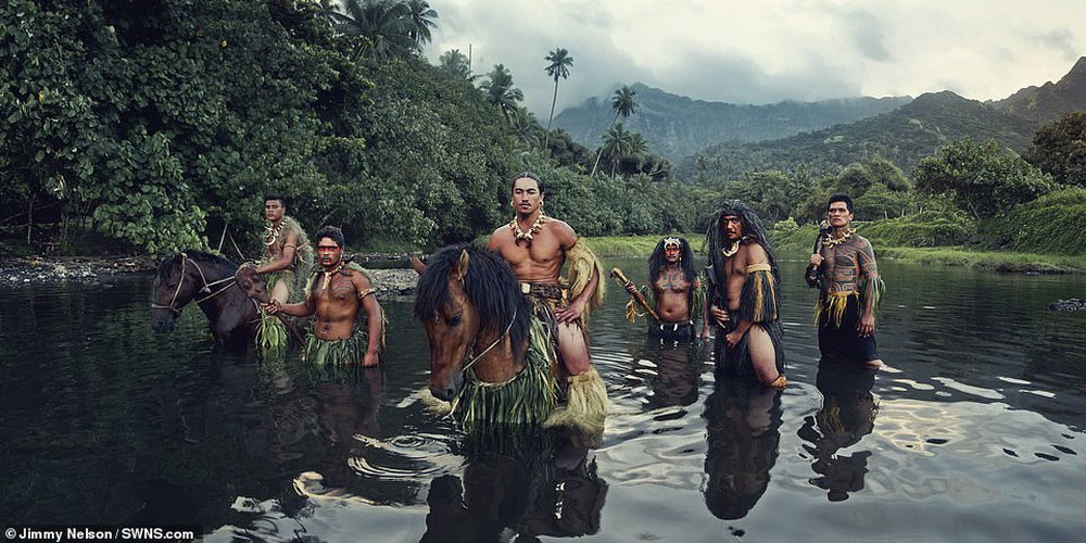 Chùm ảnh ấn tượng về bộ lạc sống tách biệt nhất thế giới ở Thái Bình Dương - Ảnh 4.