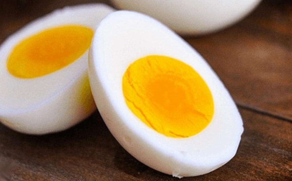 Trứng ăn lòng đỏ hay lòng trắng sẽ tốt hơn: Chuyên gia dinh dưỡng mách cách ăn của "người khôn"