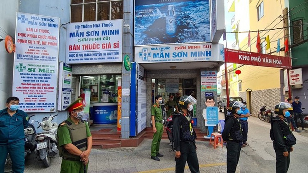 Công an bao vây khám xét nhà thuốc Sơn Minh - Sĩ Mẫn ở Biên Hòa - Ảnh 9.