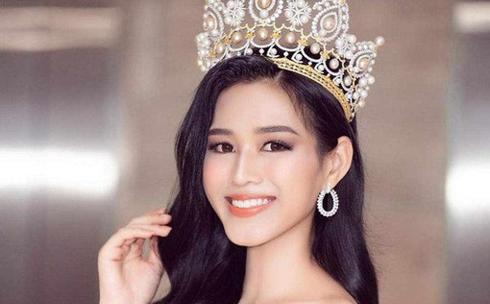 Khi Đỗ Thị Hà đăng quang, Hoa hậu Tiểu Vy đã ghé vào tai nói 1 câu: Giờ mới được hé lộ!