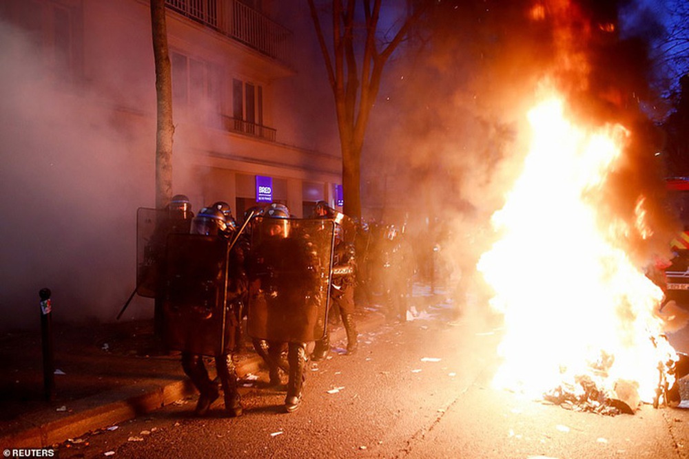 Bạo loạn nổ ra tại Pháp - Ảnh 3.