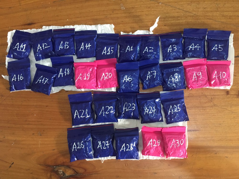 30 túi nilon gắn ký hiệu riêng chứa hàng nghìn viên ma túy trên chiếc xe máy của đầu nậu - Ảnh 2.