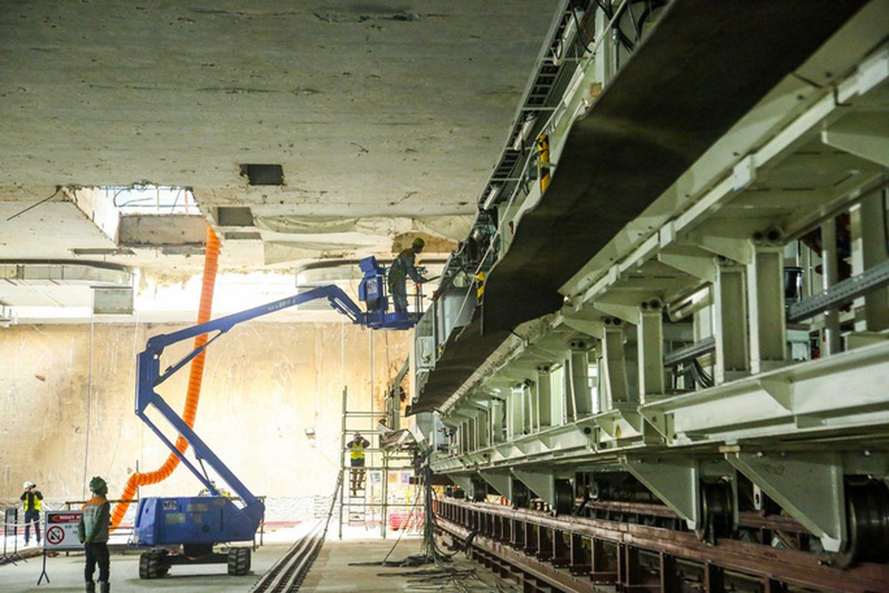 Cận cảnh lắp ráp robot nặng 840 tấn đào hầm tuyến đường sắt đô thị Nhổn - ga Hà Nội - Ảnh 2.