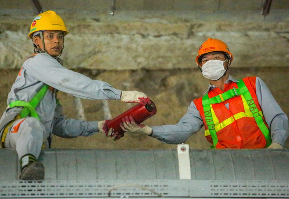 Cận cảnh lắp ráp robot nặng 840 tấn đào hầm tuyến đường sắt đô thị Nhổn - ga Hà Nội - Ảnh 8.