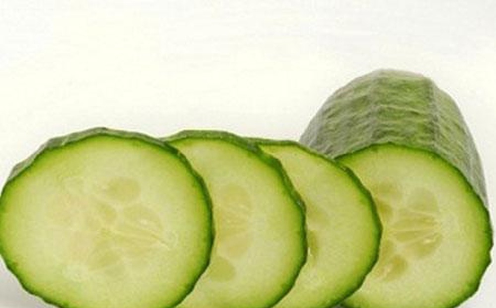 Mặt bị nẻ bôi gì?