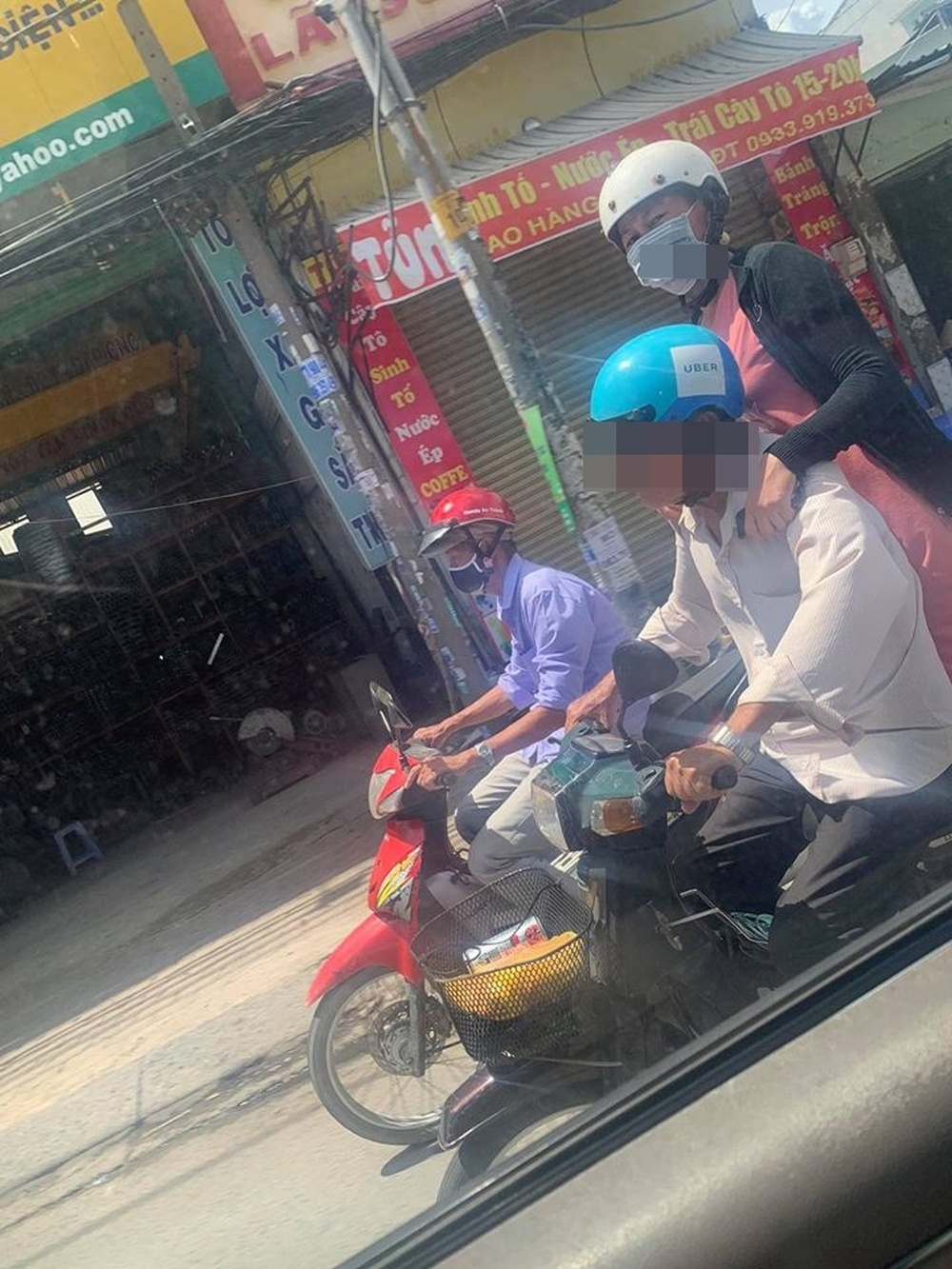 Chạy xe dưới trời nắng nóng, người phụ nữ có cách ngồi khiến cả đường phải ngoái nhìn  - Ảnh 2.