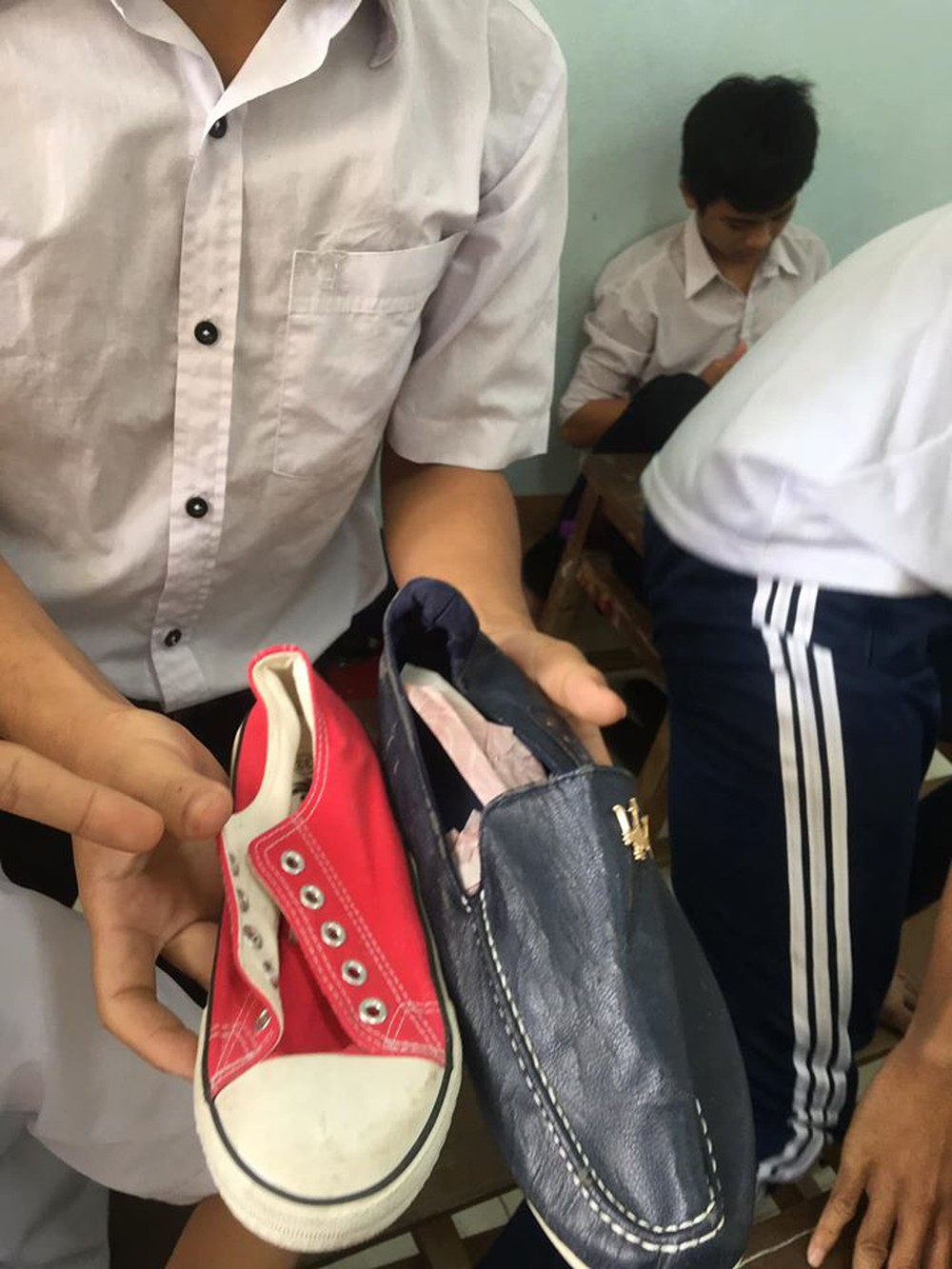 Mua giày ship đến trường học, cô nữ sinh chán chẳng buồn nói sau khi mở hộp - Ảnh 3.