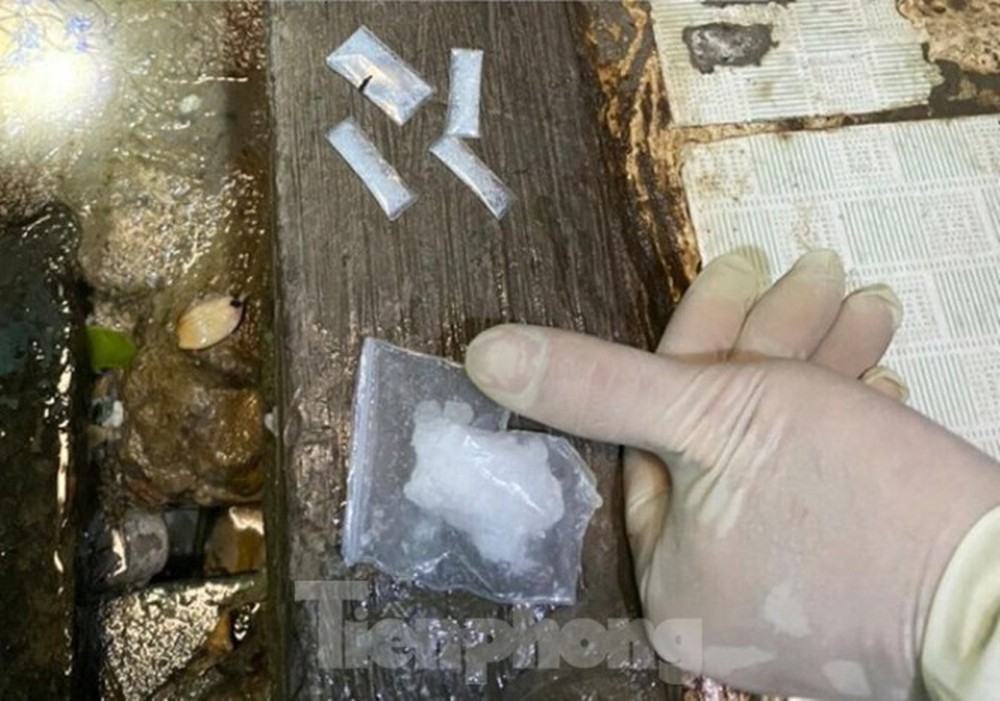 Phát hiện ma túy và nhiều vũ khí trong căn nhà ở Bình Dương - Ảnh 4.