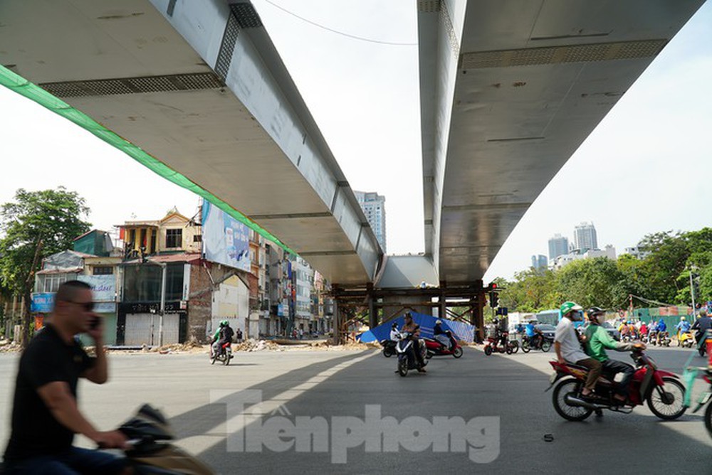 Đường Nguyễn Văn Huyên sắp có cầu vượt giải phóng điểm đen ùn tắc - Ảnh 3.