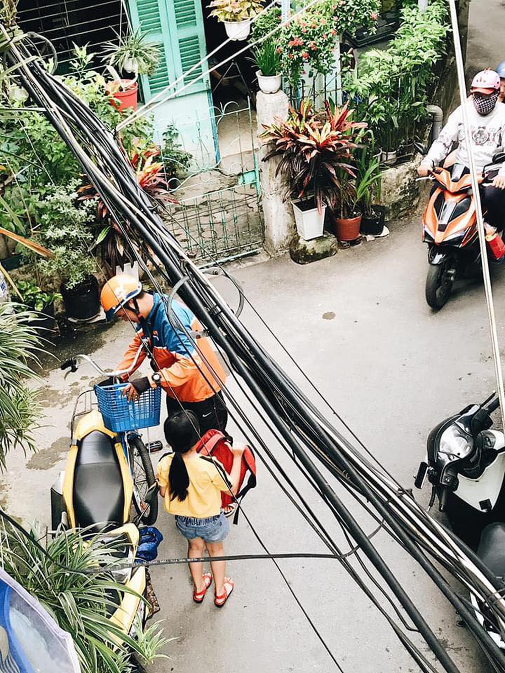 Anh shipper chở con gái đến mua xe đạp, người bán vừa thấy đứa bé liền thay đổi quyết định - Ảnh 1.