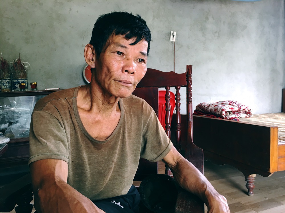 Lão nông phu 60 tuổi gồng gánh nuôi vợ và hai con bị u não - Ảnh 2.