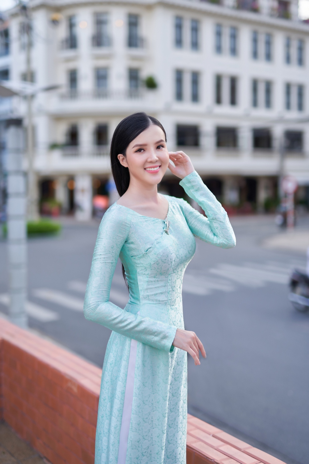 Hoa khôi Huỳnh Thuý Vi xinh đẹp trong bộ ảnh quảng bá du lịch - Ảnh 2.