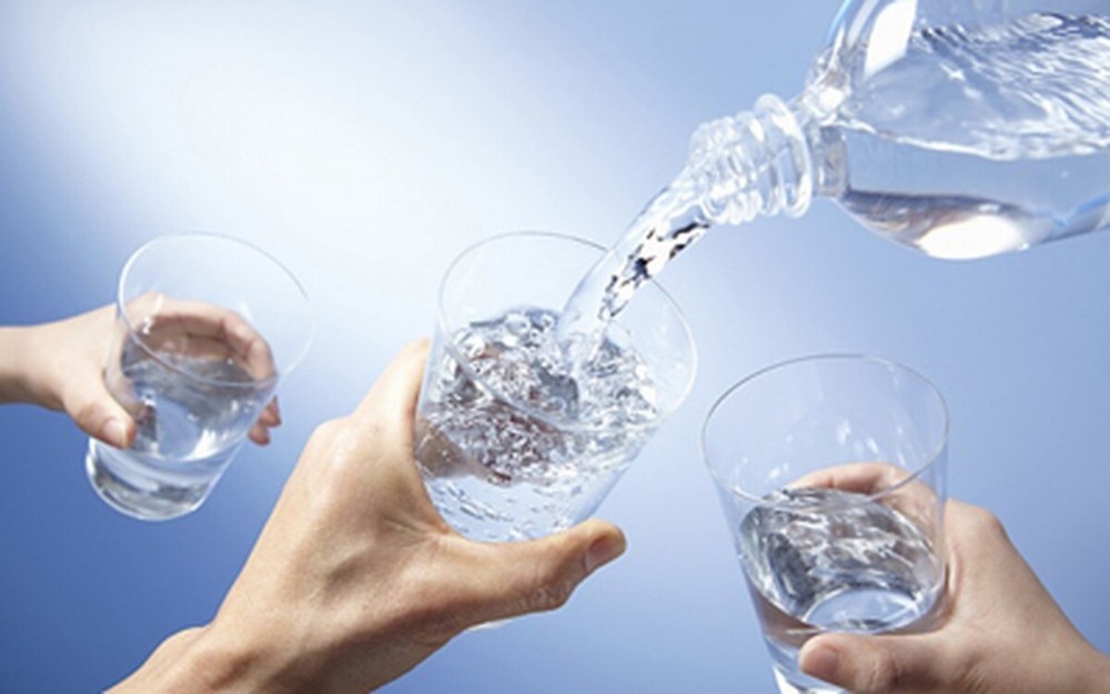 Ghi nhớ công thức số 5 giúp bạn uống nước đúng, đủ: Cơ thể vận hành và thải độc trơn tru - Ảnh 3.