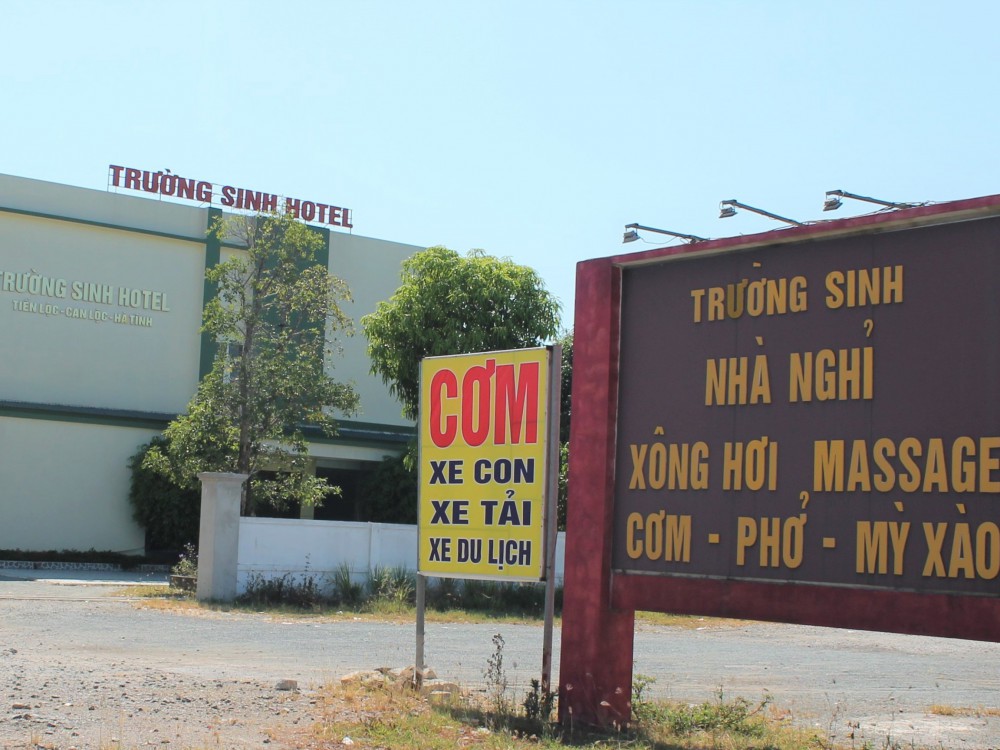 Hà Tĩnh liên tiếp phát hiện mua bán dâm trong các cơ sở massage - Ảnh 2.