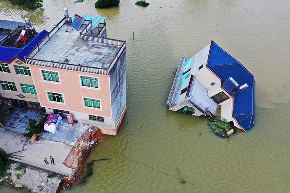 Lũ Trung Quốc: Mực nước 33 con sông chạm mốc kỉ lục, 141 người chết và mất tích - Ảnh 6.