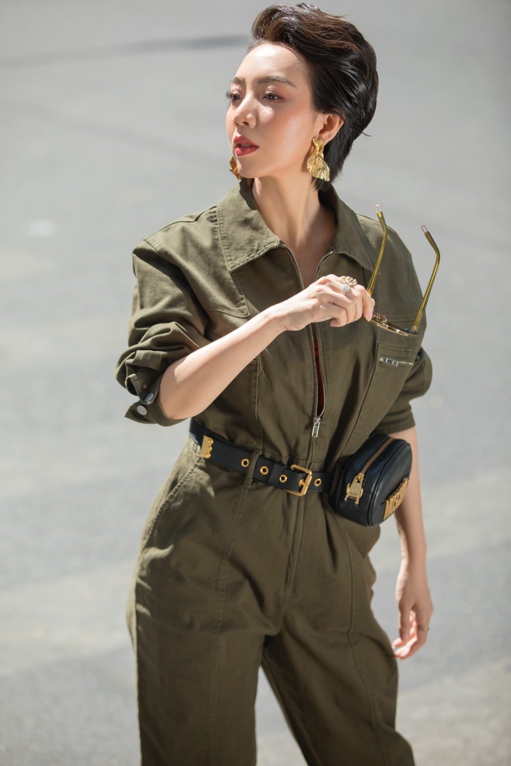 Hoa hậu hài Thu Trang mặc gợi cảm đi dạo phố - Ảnh 8.