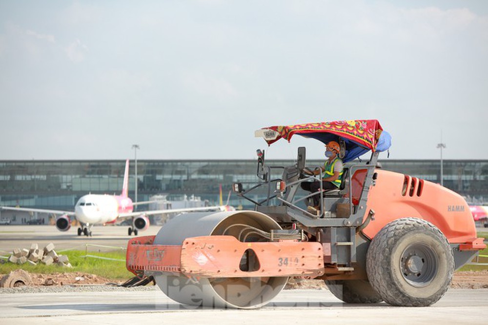 Đại công trường hơn 2000 tỷ cải tạo đường băng sân bay Quốc tế Nội Bài - Ảnh 16.