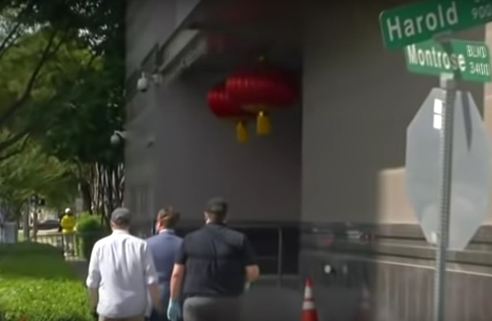 Video đặc vụ Mỹ tiến vào Lãnh sự quán Trung Quốc ở Houston - Ảnh 1.