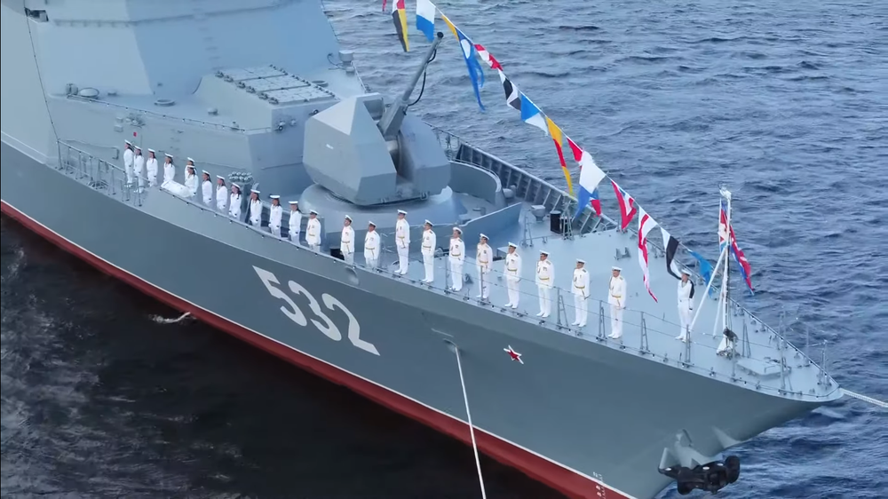 Hải quân Nga duyệt binh, phô diễn sức mạnh chưa từng có: Tổng thống Putin khoe vũ khí mới - Ảnh 6.