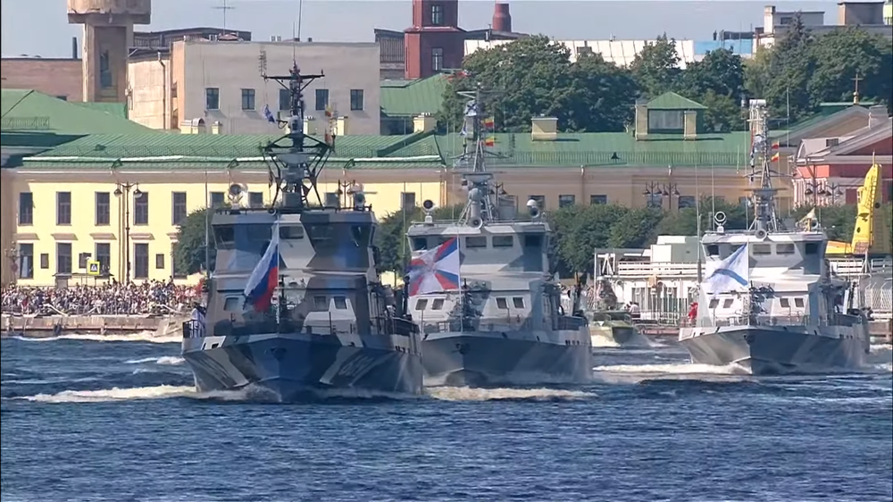 Hải quân Nga duyệt binh, phô diễn sức mạnh chưa từng có: Tổng thống Putin khoe vũ khí mới - Ảnh 11.