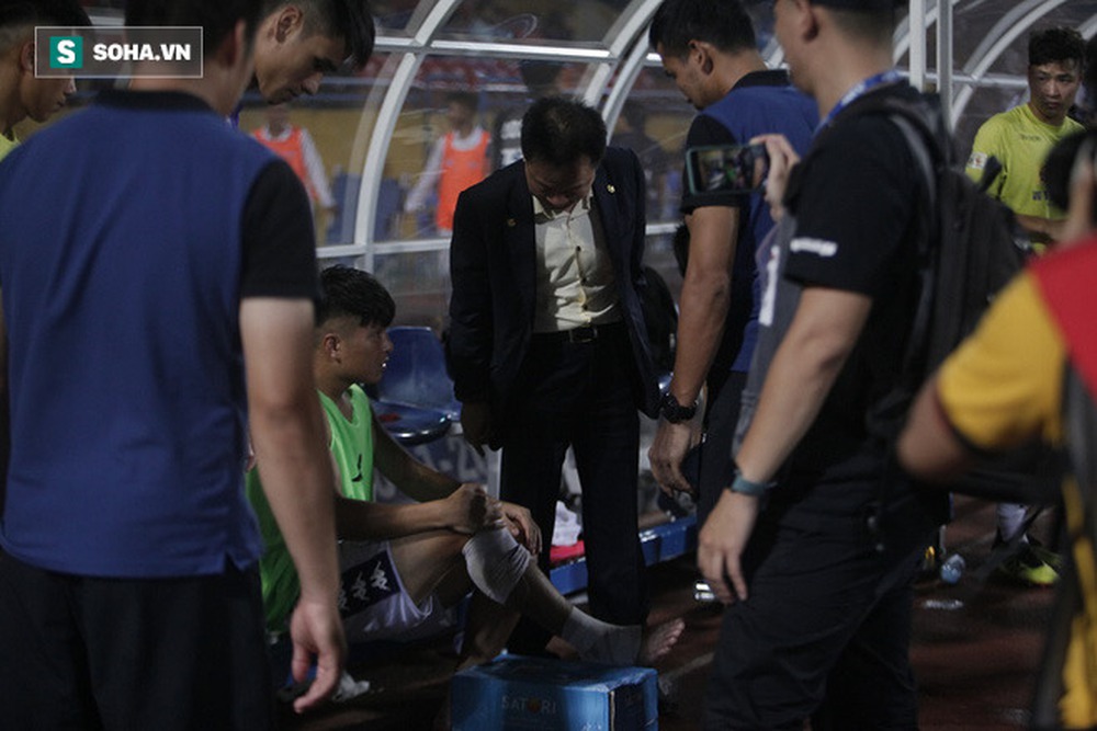 Cha con bầu Hiển gặp riêng BHL Hà Nội FC và trưởng ban trọng tài sau trận hòa tiếc nuối - Ảnh 2.