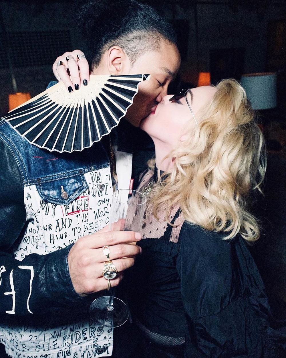 Pop queen Madonna shows off her incredibly sexy body at the age of 62 - Photo 4.