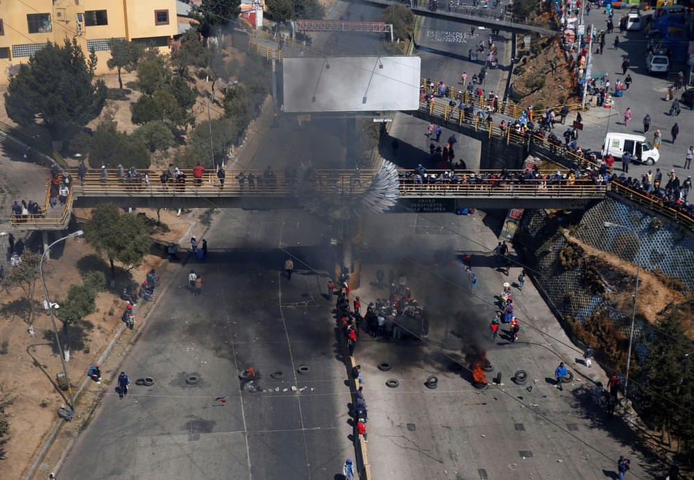 24h qua ảnh: Người biểu tình ném pháo vào cảnh sát chống bạo động ở Lebanon - Ảnh 5.