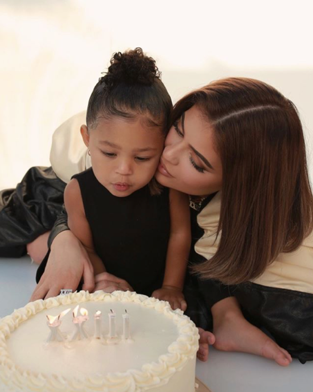 Bên trong tiệc sinh nhật xa xỉ trên phi cơ 72.8 triệu USD của Kylie Jenner - Ảnh 5.
