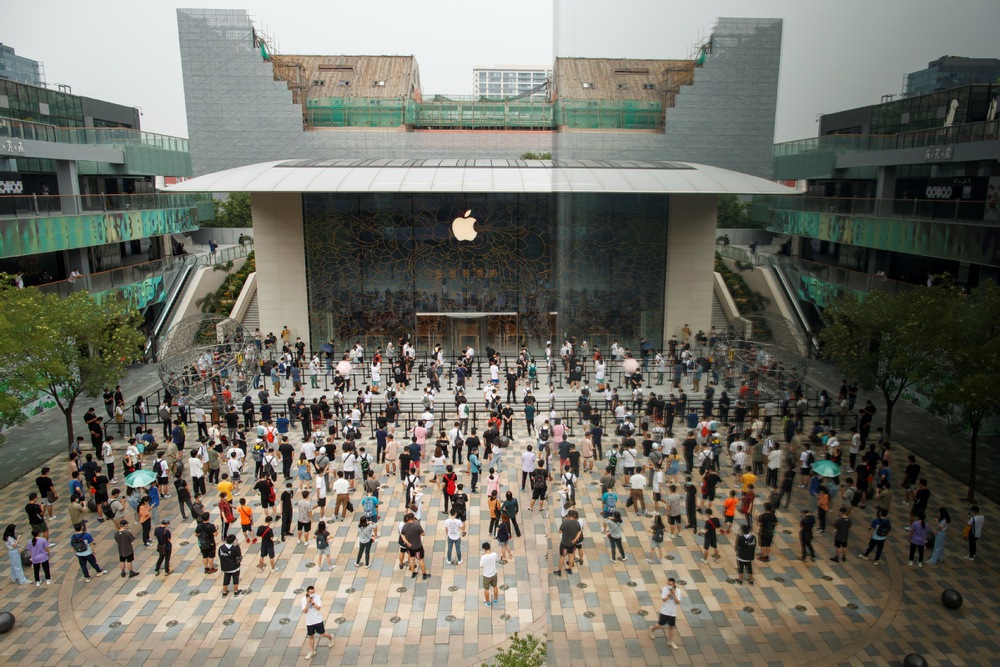 Xuống tay với WeChat, ông Trump gây rủi ro cho Apple, Trung Quốc là người hưởng lợi? - Ảnh 2.