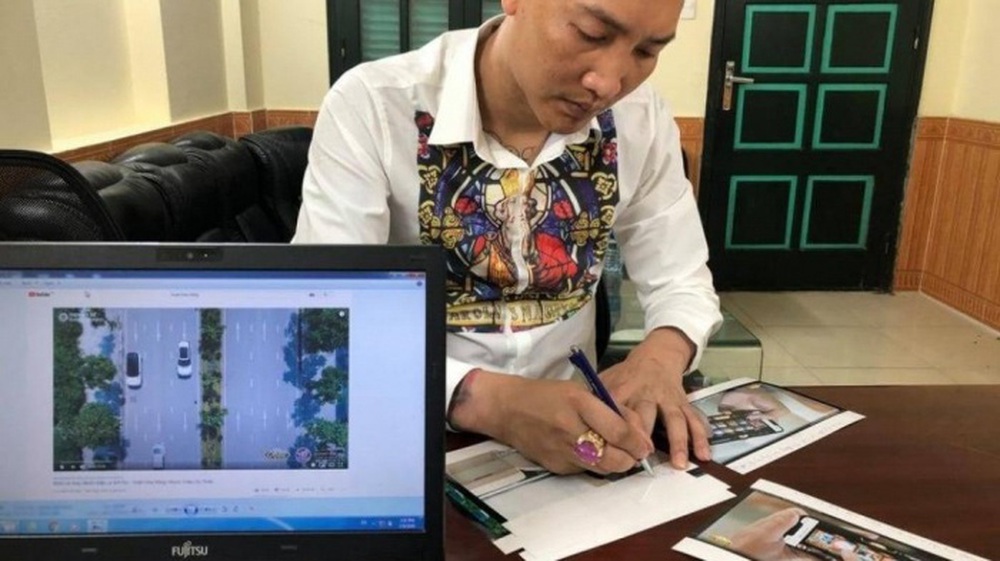 Huấn hoa hồng bị xử phạt 7,5 triệu đồng vì bôi nhọ cán bộ - Ảnh 1.