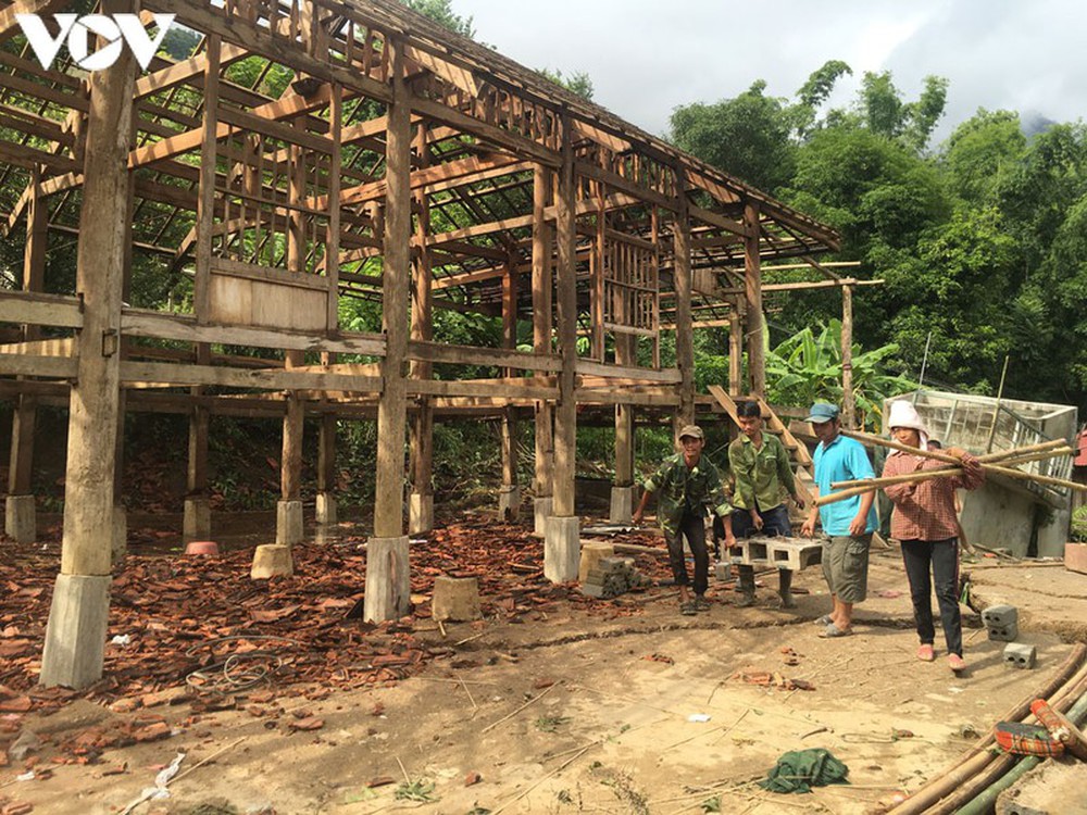 Khẩn trương di dời 19 hộ dân ở Mường La ra khỏi khu vực có các vết nứt lớn - Ảnh 2.