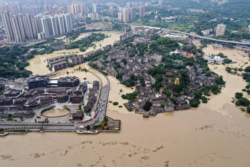 Lũ lụt lưu vực Trường Giang tập kích, giới lãnh đạo TQ đối mặt thách thức chồng thách thức - Ảnh 2.