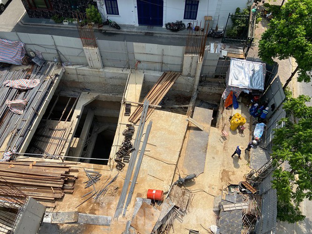 Xôn xao nhà ở riêng lẻ ở Hà Nội được cấp phép đến 4 tầng hầm - Ảnh 2.