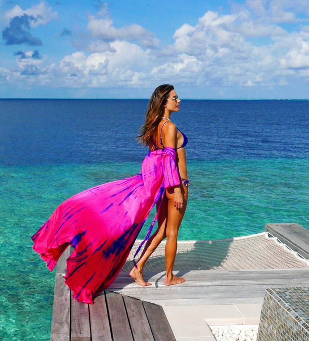 Alessandra Ambrosio siêu quyến rũ ở bãi biển thiên đường Maldives - Ảnh 3.