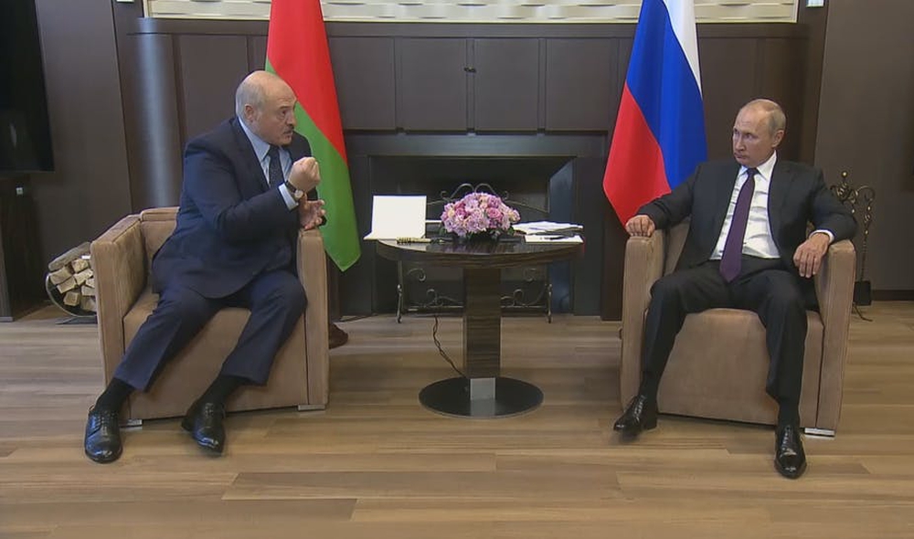 Căng thẳng tột độ: Belarus đóng biên với Ukraine, Ba Lan; rộ tin ông Lukashenko bí mật gửi con đến Moskva - Ảnh 2.