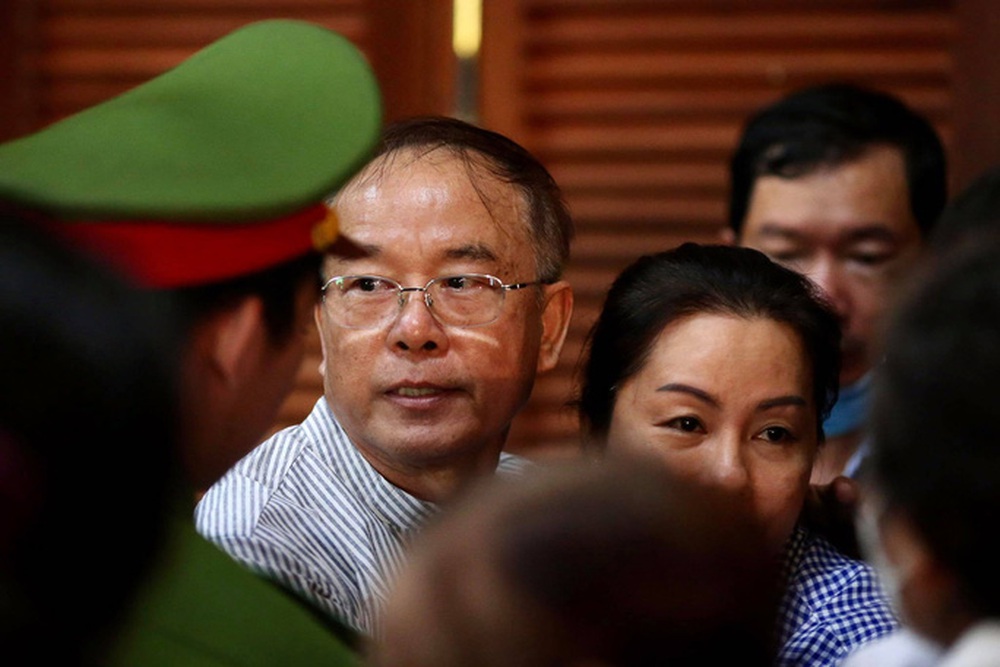 Hình ảnh, tình tiết đáng chú ý ở phiên tòa xét xử ông Nguyễn Thành Tài và bà chủ Hoa Tháng Năm - Ảnh 3.