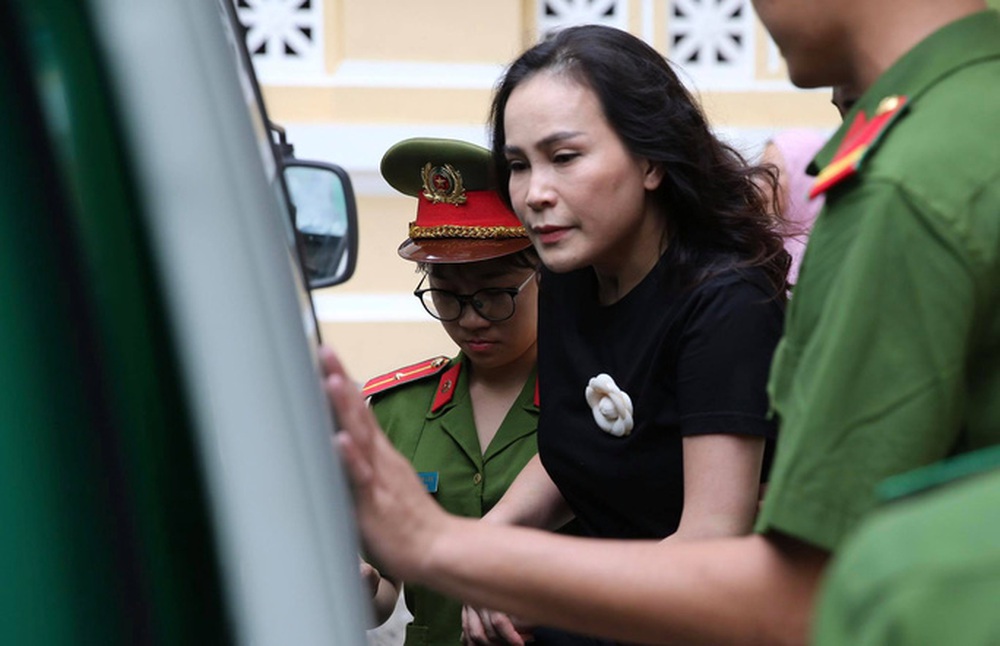 Hình ảnh, tình tiết đáng chú ý ở phiên tòa xét xử ông Nguyễn Thành Tài và bà chủ Hoa Tháng Năm - Ảnh 4.