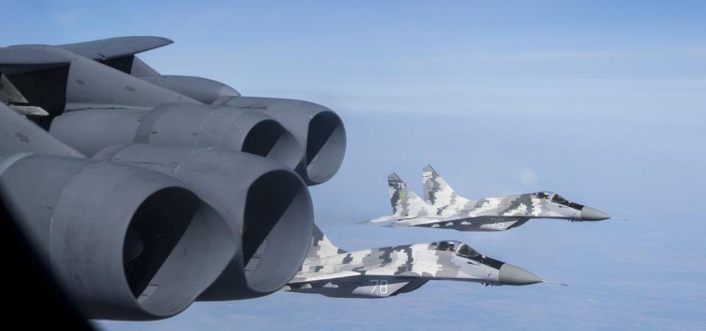 B-52 tập kích bán đảo Crimea, Nga không kịp trở tay: Mỹ - NATO tung đòn quyết định? - Ảnh 4.