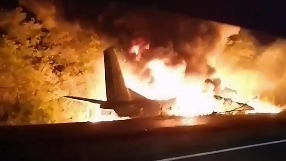 Thảm kịch khủng khiếp ở Ukraine: Máy bay quân sự rơi, rất nhiều phi công thiệt mạng - Ảnh 5.