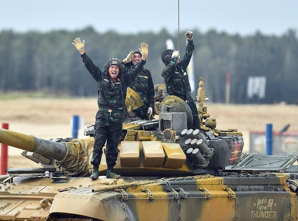 Vỡ òa khoảnh khắc Việt Nam về nhất cuộc thi Tank Biathlon - Ảnh 3.