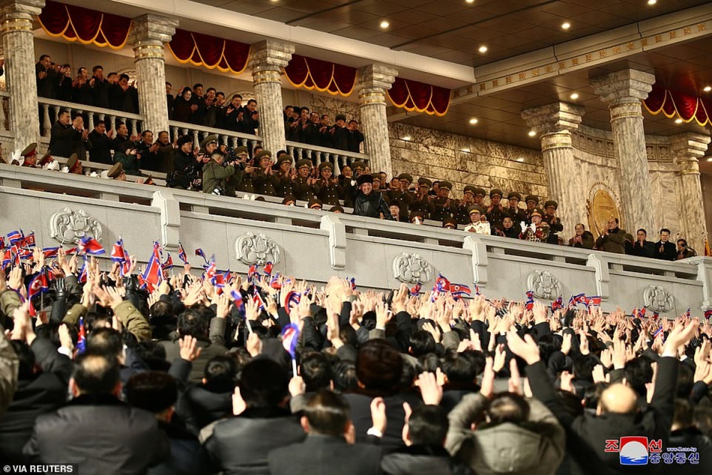 Ảnh: Triều Tiên bắn pháo hoa hoành tráng, đẹp mắt chào mừng Đại hội Đảng - Ảnh 9.