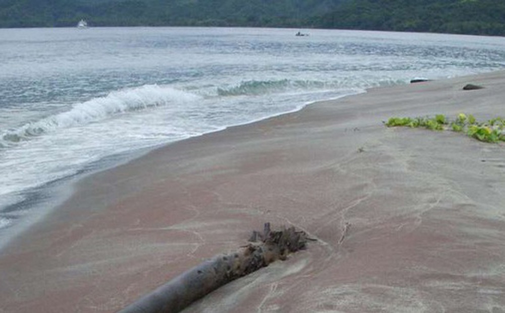Cát ngọc hồng lựu tiết lộ hòn đảo bị Trái Đất nuốt chửng rồi nhả ra