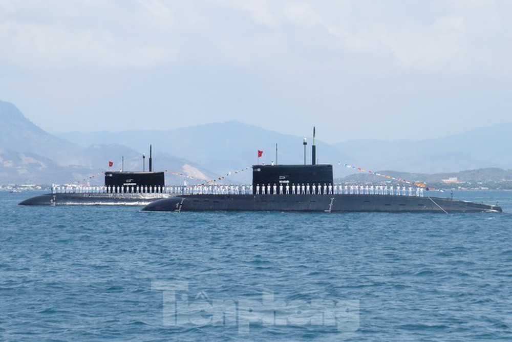 10 lần cứu nạn trên biển của Hải đội bảo vệ tàu ngầm Việt Nam - Ảnh 1.